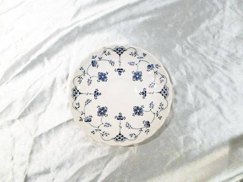 Myott Finlandia porcelain  saucer - quite nice - Bid now !!